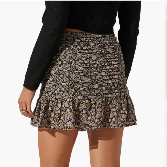 ASTR Floral Smocked Mini Skirt (NWOT) - Picture 12 of 13